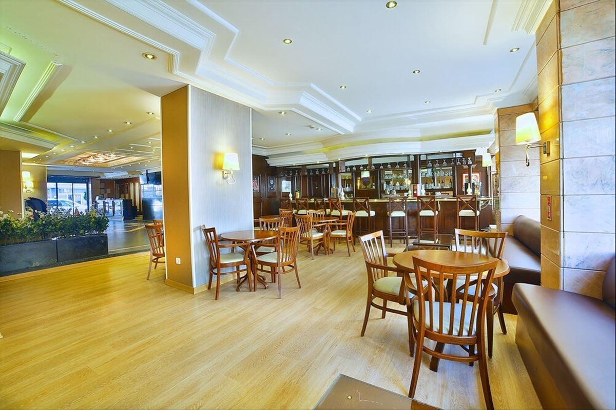 listing card gallery